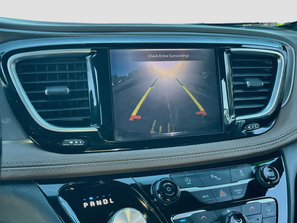 Used 2020 Chrysler Pacifica Limited FWD image 14