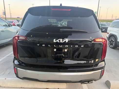 Used 2025 Kia Telluride S FWD image 5