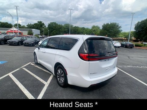 Used 2023 Chrysler Pacifica Touring-L FWD image 6