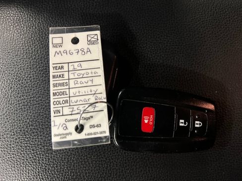 Used 2019 Toyota RAV4 XLE AWD/4WD image 29
