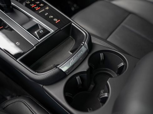 Certified 2026 Porsche Macan AWD/4WD image 16