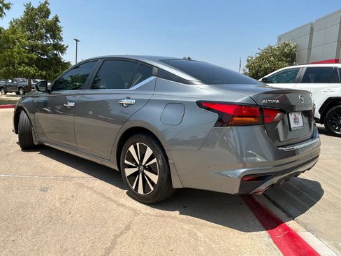 Used 2021 Nissan Altima 2.5 SV w/ SV Premium Package FWD image 8