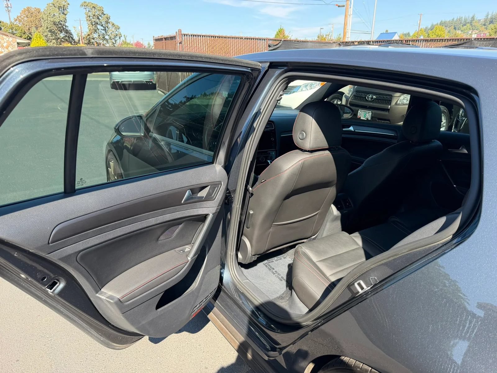Used 2021 Volkswagen GTI SE FWD image 11