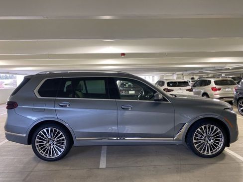 Used 2023 BMW X7 xDrive40i w/ Premium Package image 6