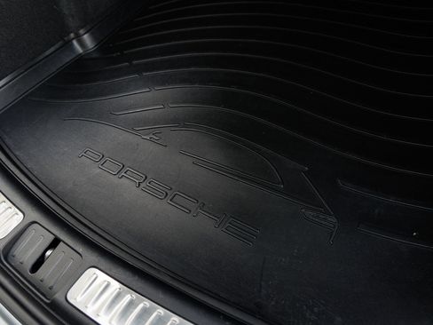 Certified 2025 Porsche Macan AWD/4WD image 28