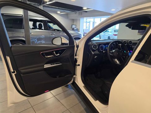 Used 2025 Mercedes-Benz GLC 300 image 20