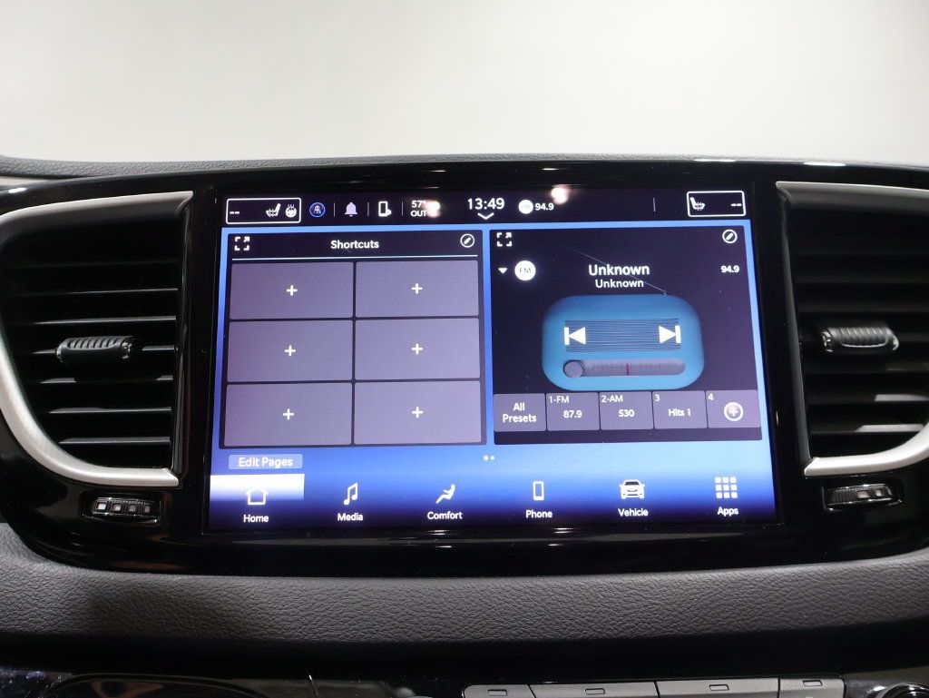Used 2023 Chrysler Pacifica Touring-L FWD image 22
