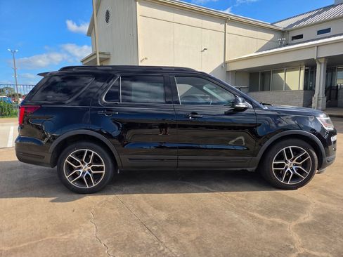 Used 2018 Ford Explorer Sport w/ Equipment Group 401A AWD/4WD image 4