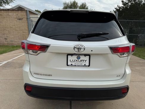 Used 2015 Toyota Highlander Plus FWD image 11