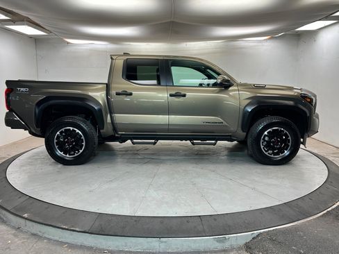 Used 2025 Toyota Tacoma TRD Off-Road w/ TRD Off Road Premium Package image 7