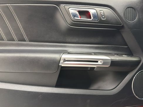 Used 2017 Ford Mustang Premium image 25