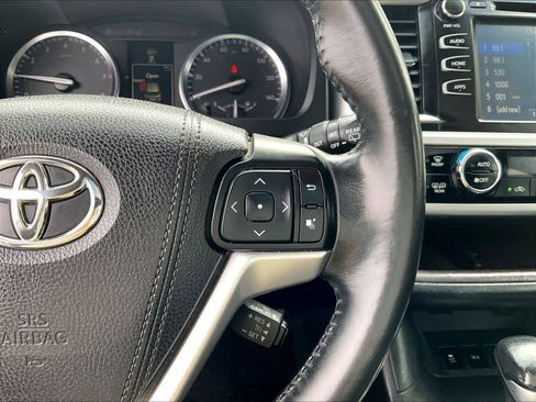 Used 2015 Toyota Highlander XLE image 21