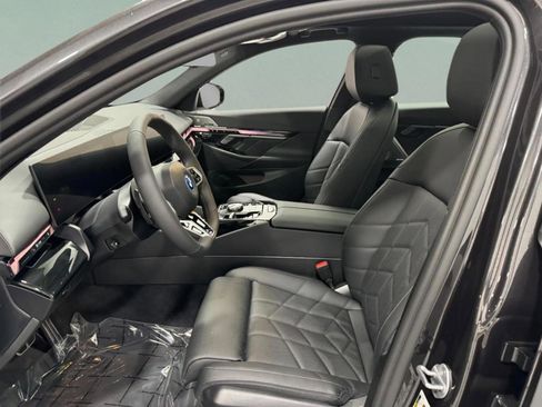 New 2026 BMW 550e xDrive image 27