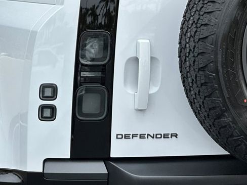 New 2026 Land Rover Defender 110 X-Dynamic SE image 25