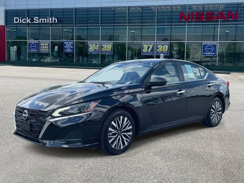 Used 2025 Nissan Altima 2.5 SV image 3