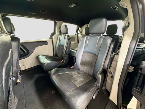 Used 2019 Dodge Grand Caravan SXT FWD image 23