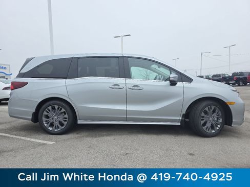 New 2026 Honda Odyssey Touring image 15