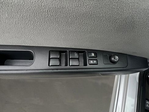 Used 2011 Nissan Sentra 2.0 SR w/ Special Edition Pkg image 9