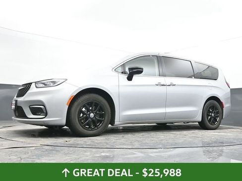 Used 2024 Chrysler Pacifica Touring-L image 48