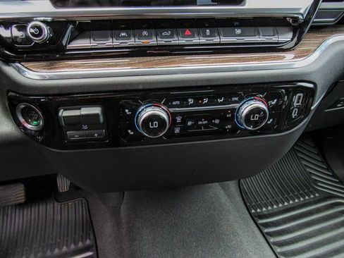 New 2025 GMC Sierra 1500 Elevation image 22