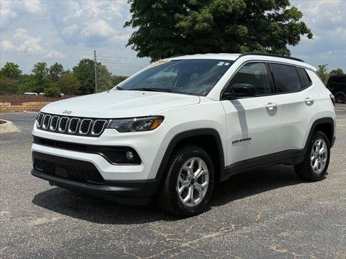 Certified 2026 Jeep Compass Latitude AWD/4WD image 7