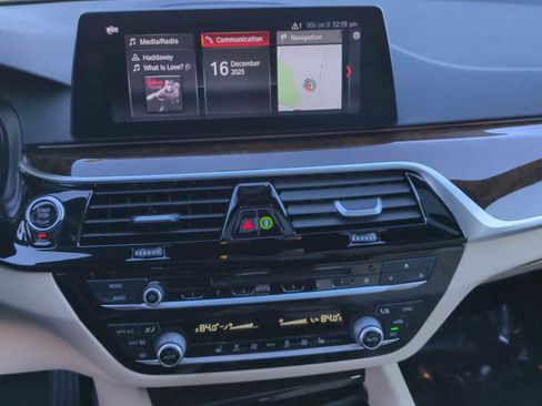 Used 2017 BMW 530i xDrive image 29