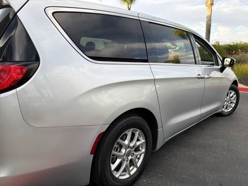 Used 2022 Chrysler Voyager LX FWD image 19