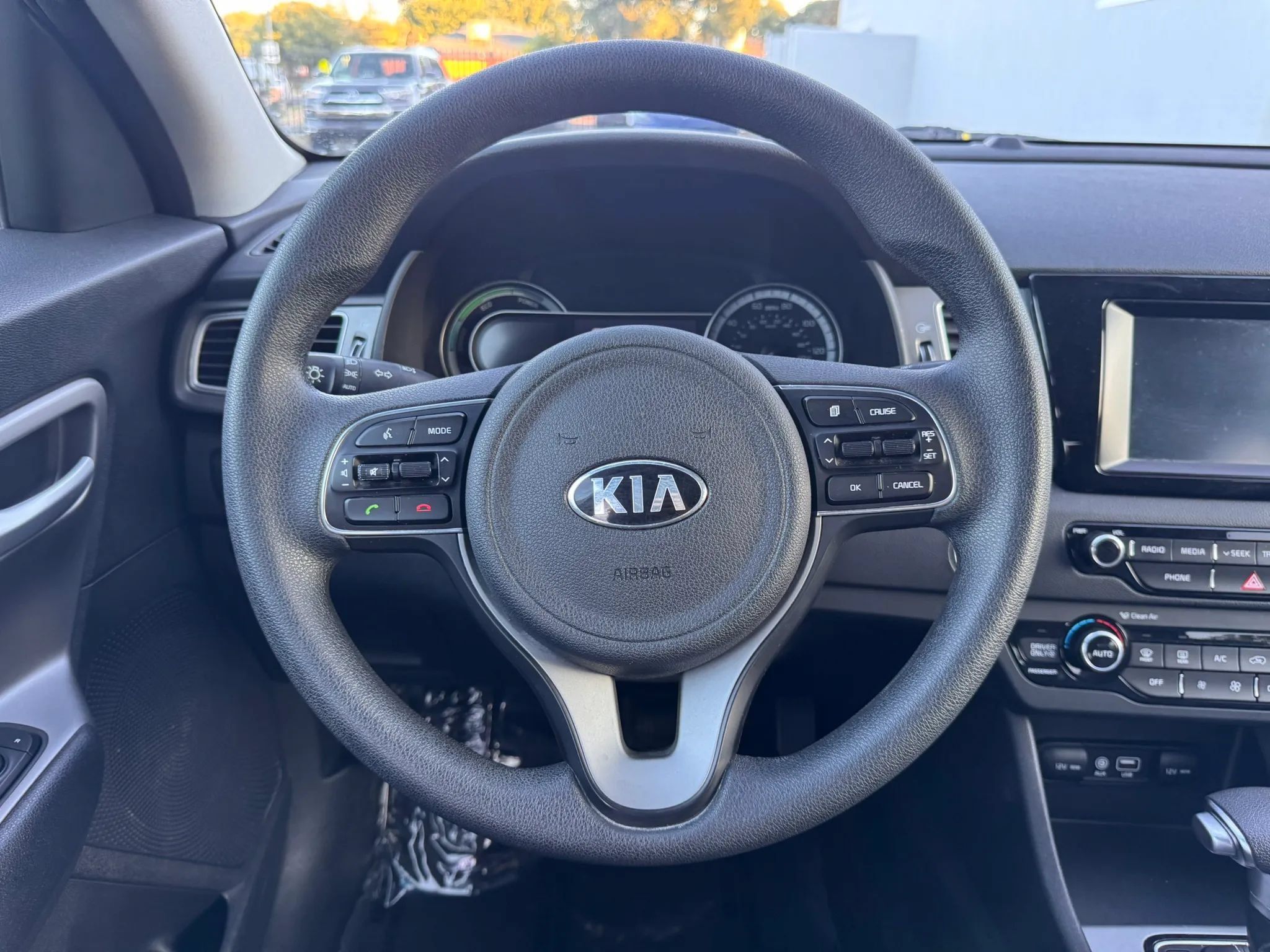 Used 2018 Kia Niro LX FWD image 21