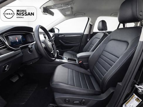Used 2024 Volkswagen Jetta SE FWD image 7