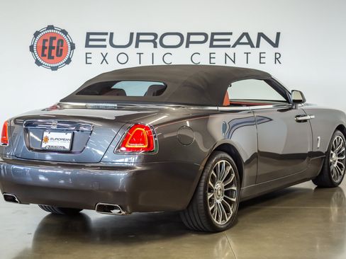 Used 2018 Rolls-Royce Dawn RWD image 14