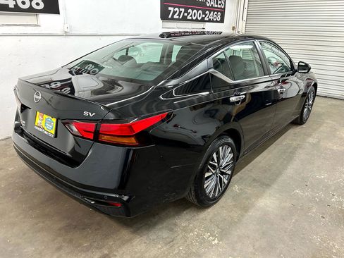 Used 2023 Nissan Altima 2.5 SV image 3