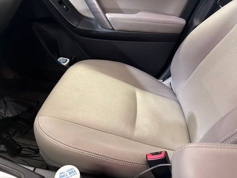 Used 2016 Subaru Forester 2.5i Limited AWD/4WD image 8