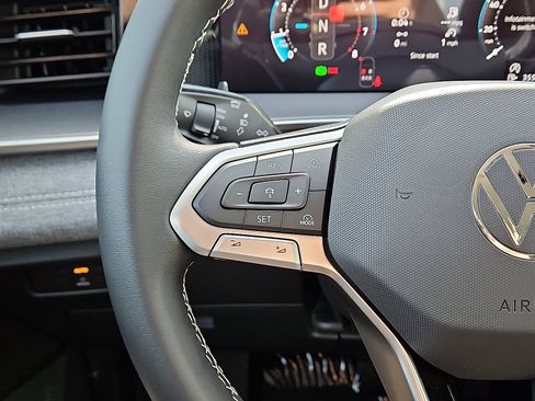 New 2026 Volkswagen Tiguan S image 15