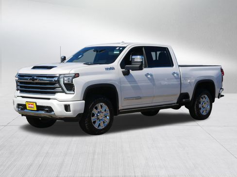 Used 2024 Chevrolet Silverado 2500 High Country w/ Technology Package image 3