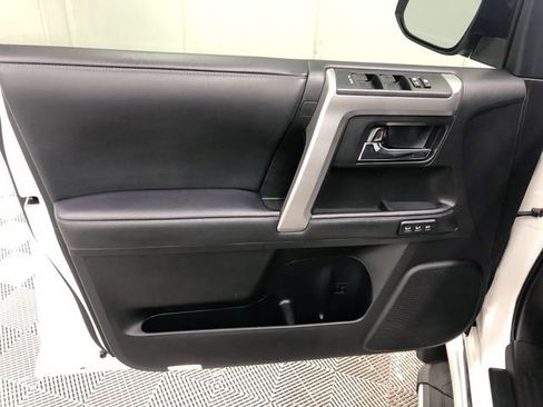 Used 2020 Toyota 4Runner Limited AWD/4WD image 12