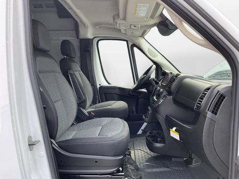 Used 2025 RAM ProMaster 2500 w/ Convenience Group image 11