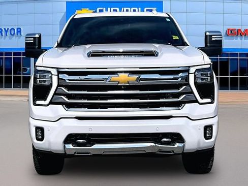Used 2024 Chevrolet Silverado 2500 High Country w/ High Country Premium Package AWD/4WD image 2