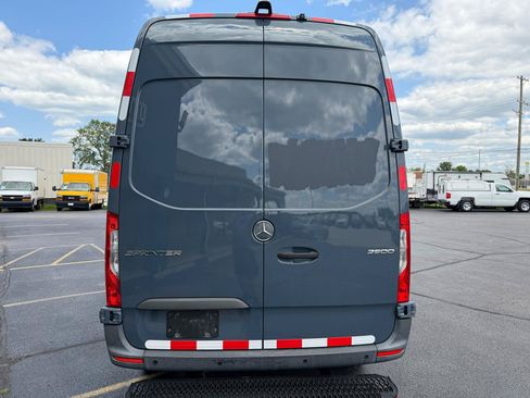 Used 2019 Mercedes-Benz Sprinter 144 image 4