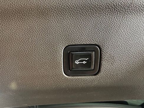 Used 2021 GMC Yukon Denali w/ Denali Premium Package AWD/4WD image 8