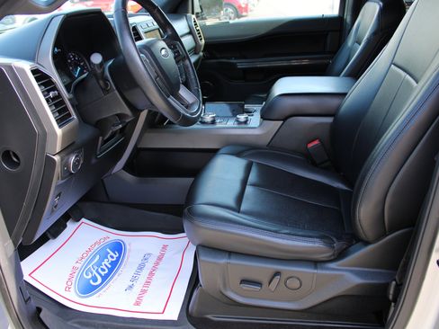 Used 2020 Ford Expedition XLT image 11