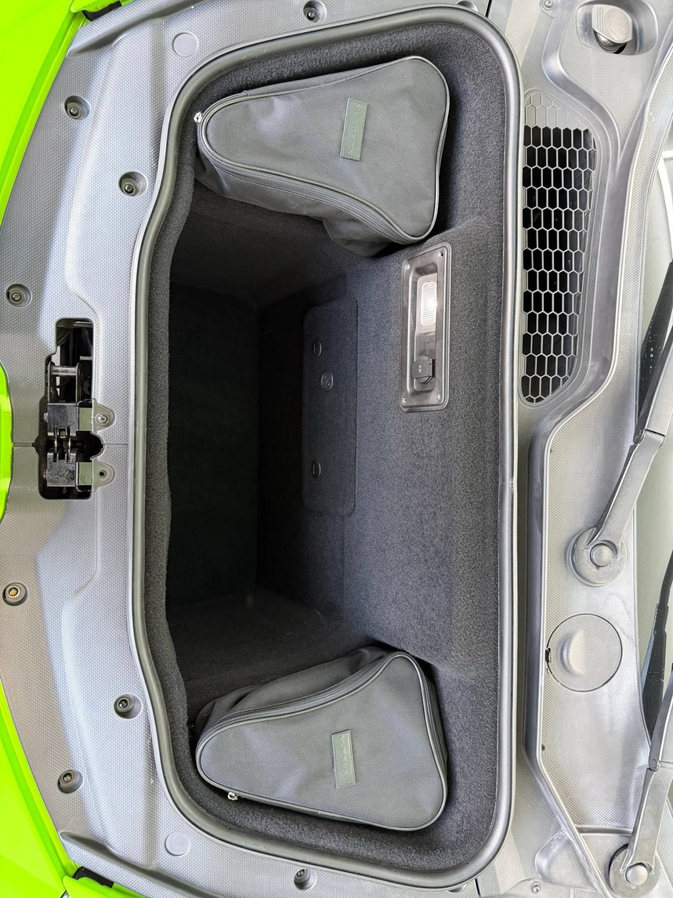 Used 2022 Lamborghini Huracan EVO RWD image 38