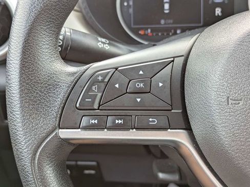 Used 2022 Nissan Versa SV FWD image 22