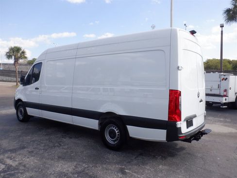 Used 2022 Mercedes-Benz Sprinter 2500 image 3