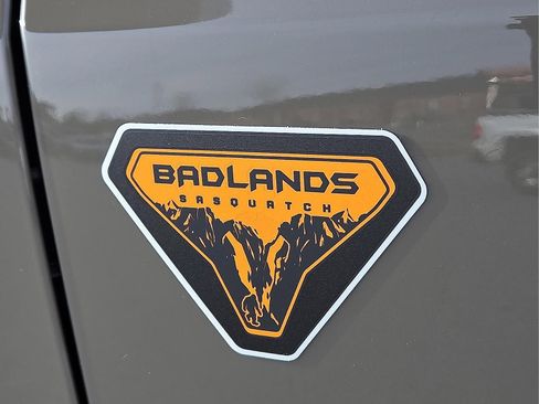 New 2025 Ford Bronco Badlands image 8