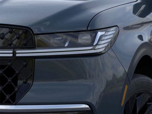 New 2025 Lincoln Navigator Reserve w/ Jet Appearance Package image 36