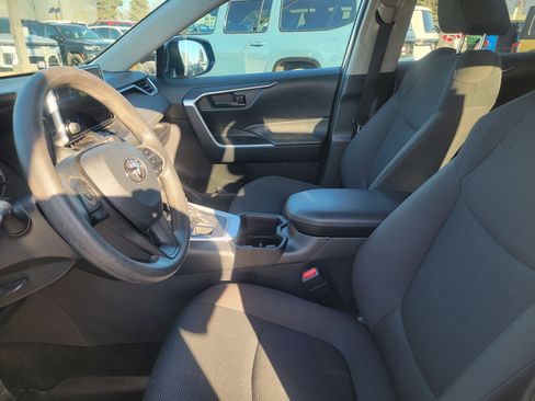 Used 2024 Toyota RAV4 LE AWD/4WD image 7