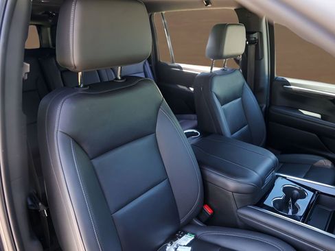 Used 2025 Chevrolet Suburban Z71 AWD/4WD image 31