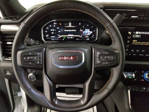 Used 2025 GMC Sierra 2500 AT4 image 10