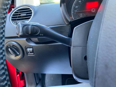 Used 2009 Volkswagen Beetle Coupe image 39