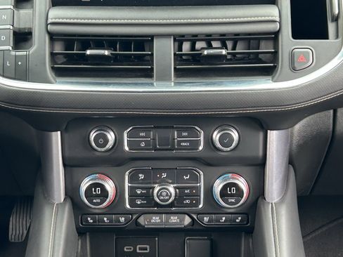 Certified 2021 GMC Yukon XL SLT w/ SLT Luxury Package AWD/4WD image 21